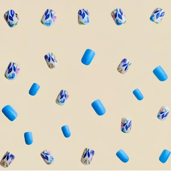 Press-on Reusable Nails in Blue Easter Floral - Picture 4 of 7